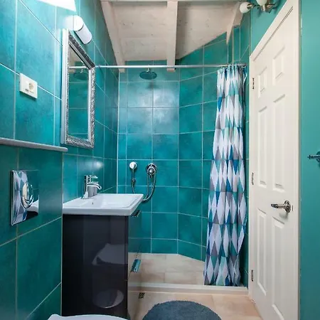 Seafront Center Fyaka דירה *